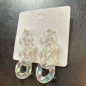 Colorful dangling acrylic chain link rainbow 🌈 earrings, NWT